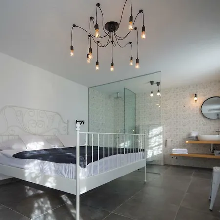 2m Country house *